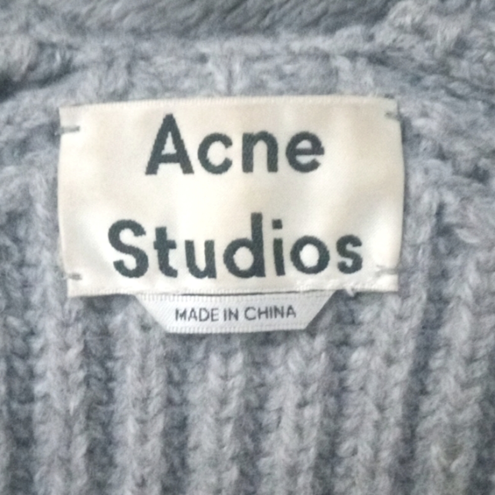 2 Acne Studios v-neck wool sweater/jumper